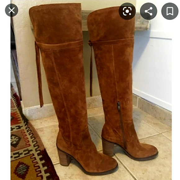 Gorgeous leather knee high boots - Picture 3 of 11